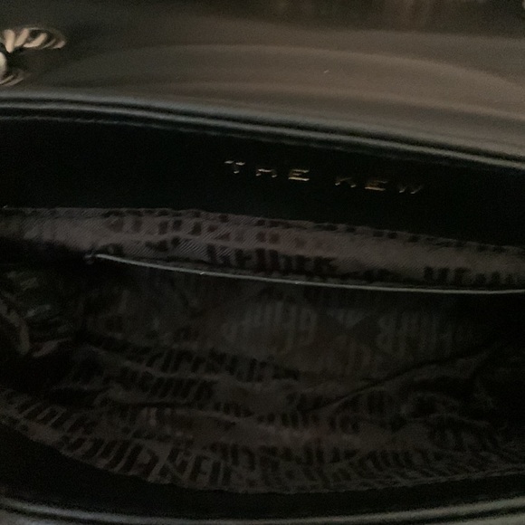 - Kurt Geiger London Mini Kew Leather Shoulder Bag
KURT GEIGER LONDON - Picture 10 of 12